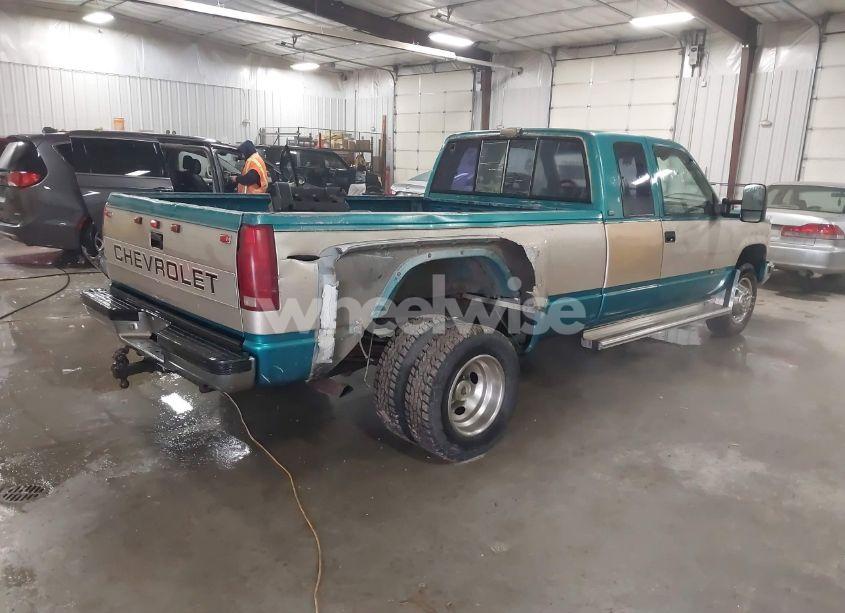 Photo 4 of 1993 Chevrolet Gmt-400 C3500 (VIN 2GCHC39N0P1113181)