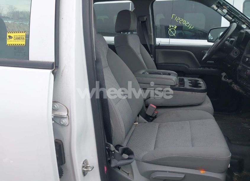 Photo 5 of 2019 Chevrolet Silverado 1500 LD WT (VIN 2GCRCNEC4K1172425)