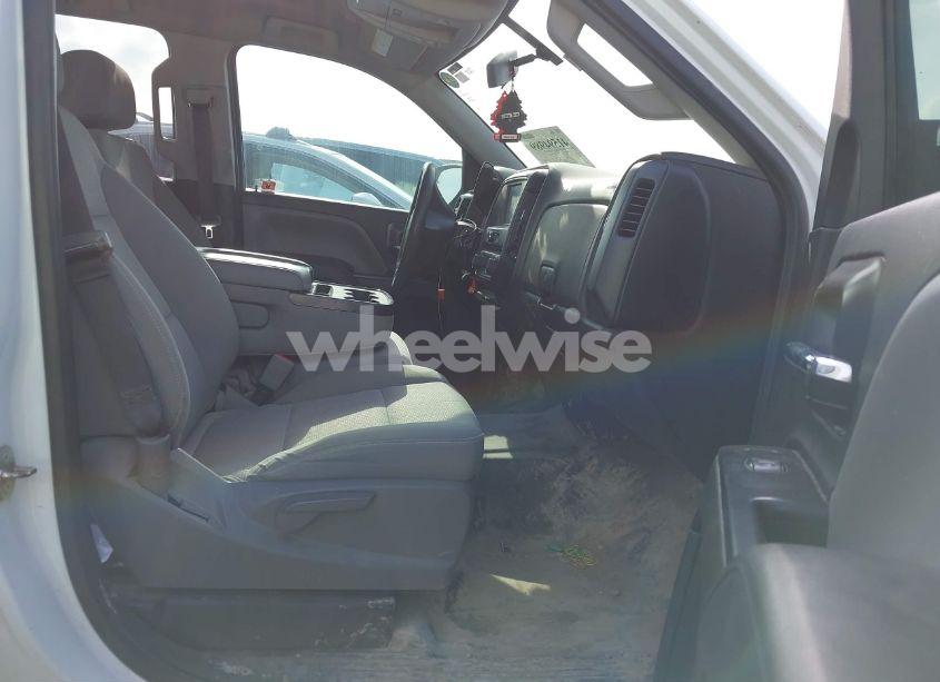 Photo 5 of 2019 Chevrolet Silverado 1500 LD WT (VIN 2GCRCNEC5K1214617)