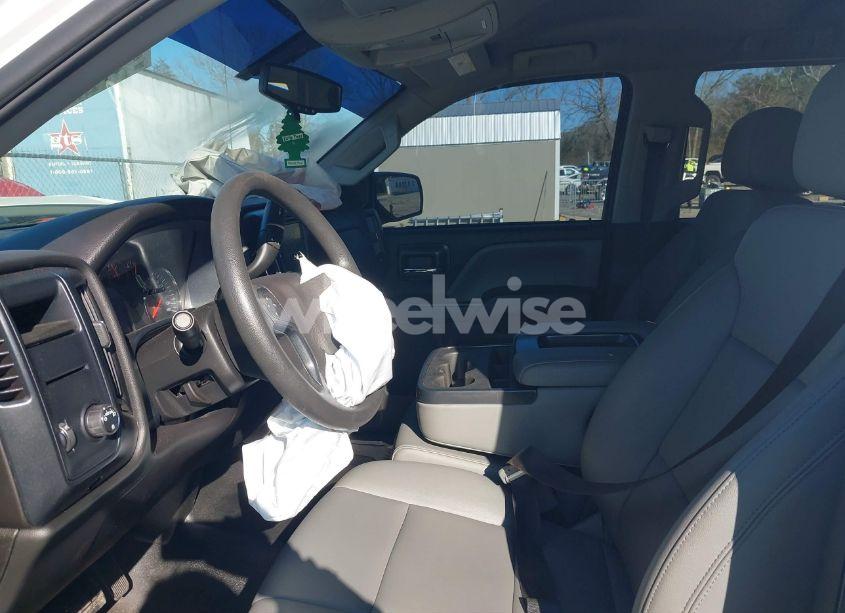 Photo 5 of 2019 Chevrolet Silverado 1500 LD WT (VIN 2GCRCNEC6K1156808)