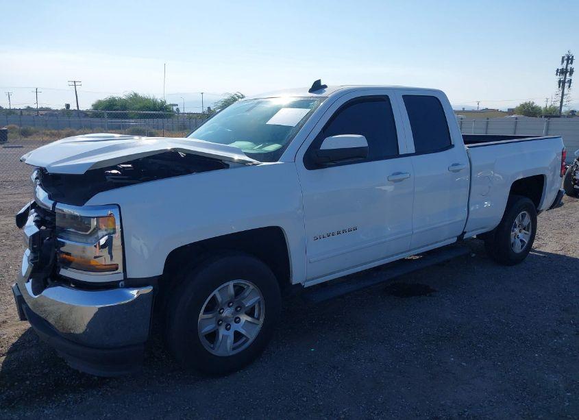 Photo 2 of 2019 Chevrolet Silverado 1500 LD LT (VIN 2GCRCPEC0K1104215)