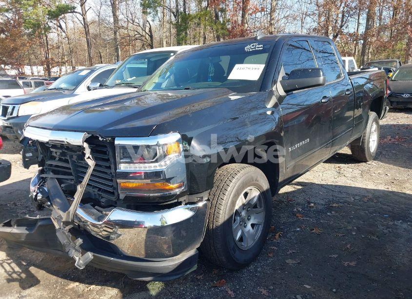 Photo 2 of 2019 Chevrolet Silverado 1500 LD LT (VIN 2GCRCPEC0K1160736)
