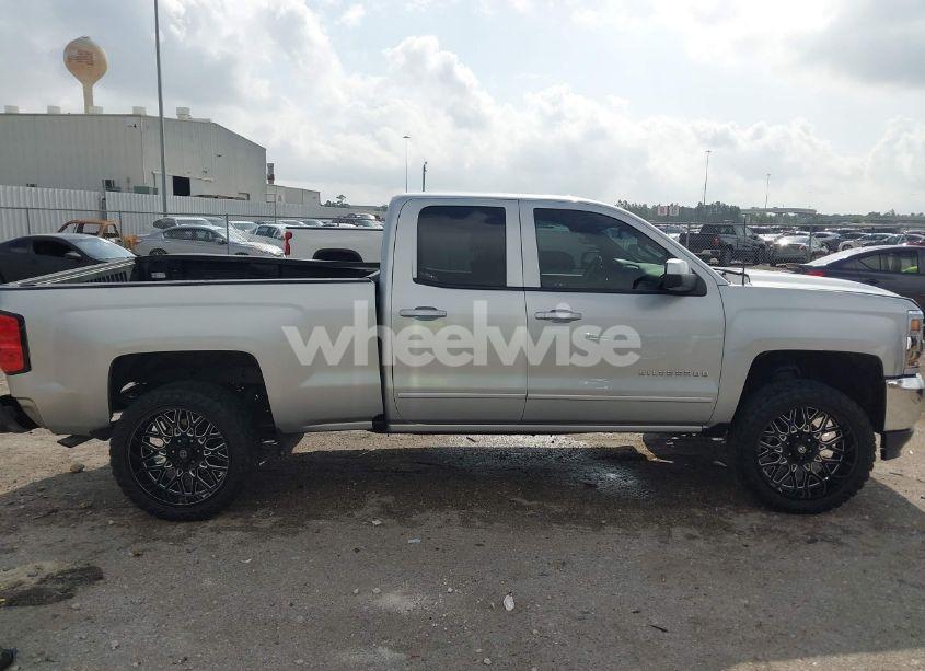 Photo 13 of 2019 Chevrolet Silverado 1500 LD LT (VIN 2GCRCPEC1K1123744)
