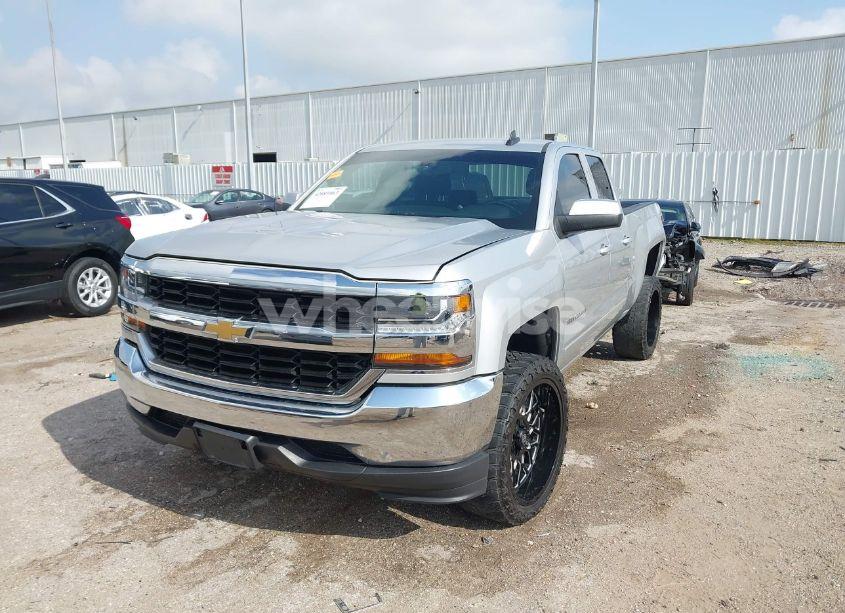 Photo 2 of 2019 Chevrolet Silverado 1500 LD LT (VIN 2GCRCPEC1K1123744)