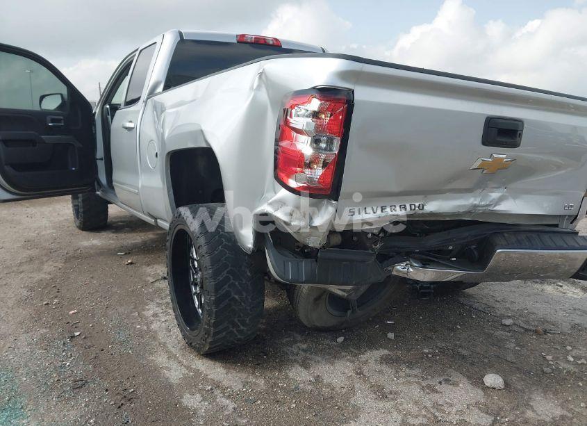 Photo 6 of 2019 Chevrolet Silverado 1500 LD LT (VIN 2GCRCPEC1K1123744)