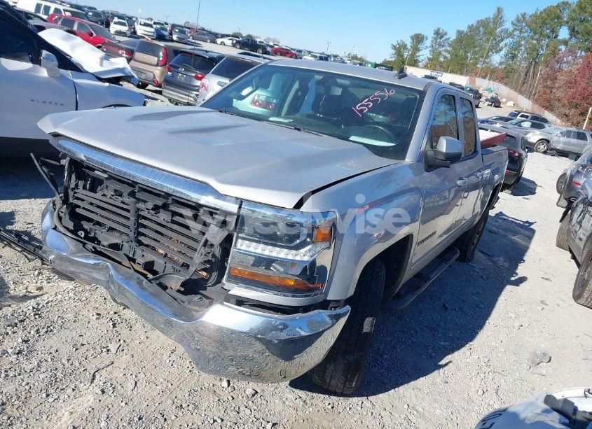 Photo 2 of 2019 Chevrolet Silverado 1500 LD LT (VIN 2GCRCPEC6K1155556)