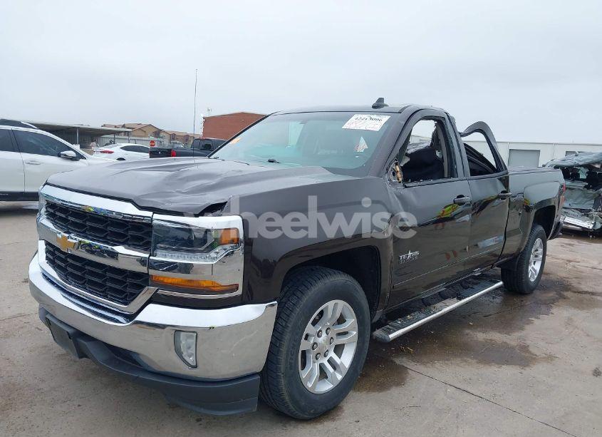 Photo 2 of 2019 Chevrolet Silverado 1500 LD LT (VIN 2GCRCPEC7K1115535)