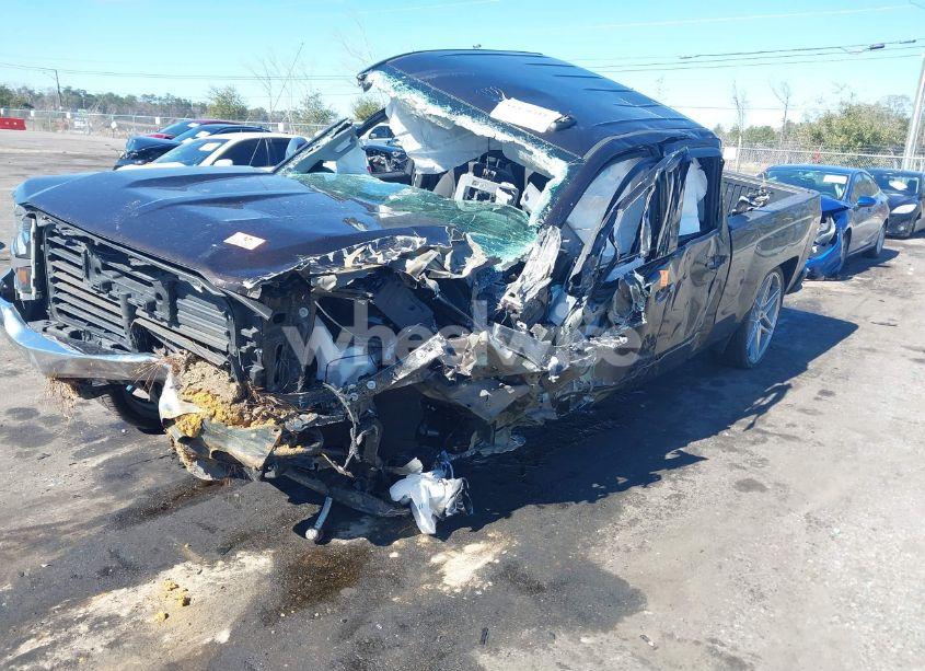 Photo 2 of 2019 Chevrolet Silverado 1500 LD LT (VIN 2GCRCPEC7K1120296)