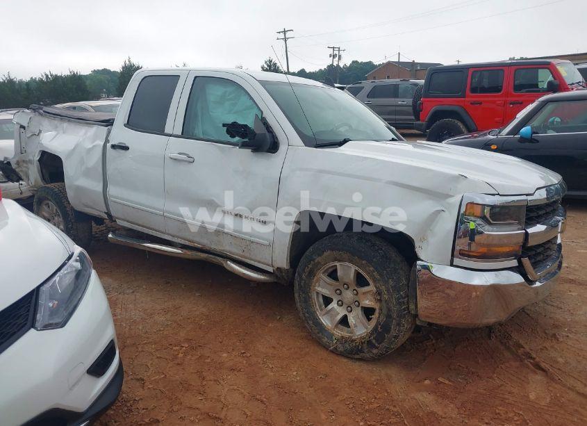 2019 Chevrolet Silverado LD C1500 LT (VIN 2GCRCPEC8K1140668) main photo