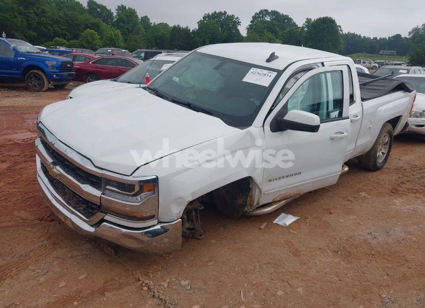 Photo 2 of 2019 Chevrolet Silverado LD C1500 LT (VIN 2GCRCPEC8K1140668)