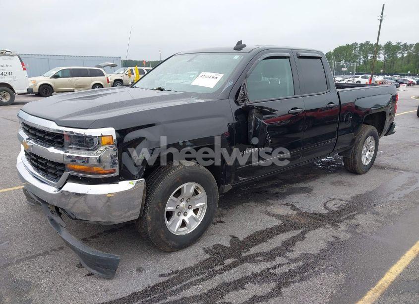 Photo 2 of 2019 Chevrolet Silverado 1500 LD LT (VIN 2GCRCPEC9K1152263)
