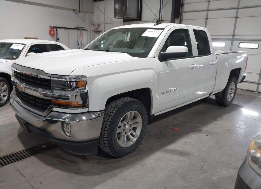 Photo 2 of 2019 Chevrolet Silverado 1500 LD LT (VIN 2GCRCPECXK1107025)