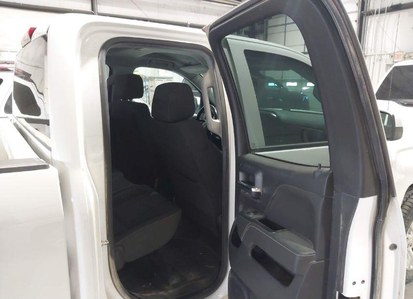 Photo 8 of 2019 Chevrolet Silverado 1500 LD LT (VIN 2GCRCPECXK1107025)