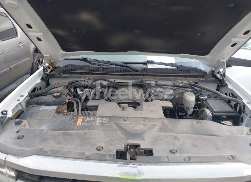 Photo 10 of 2018 Chevrolet Silverado 1500 1LT (VIN 2GCRCREC6J1110773)