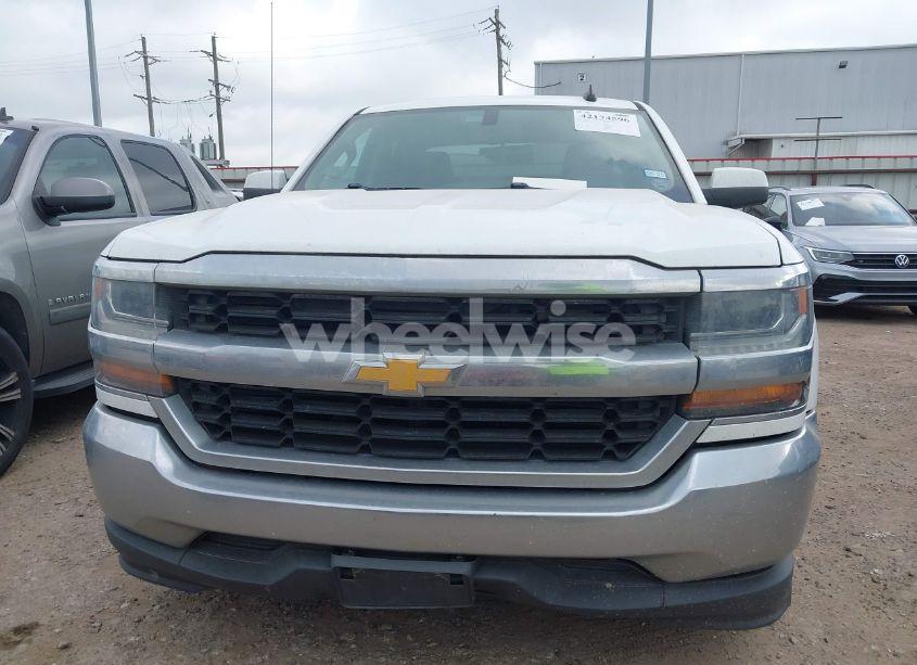 Photo 12 of 2018 Chevrolet Silverado 1500 1LT (VIN 2GCRCREC6J1110773)