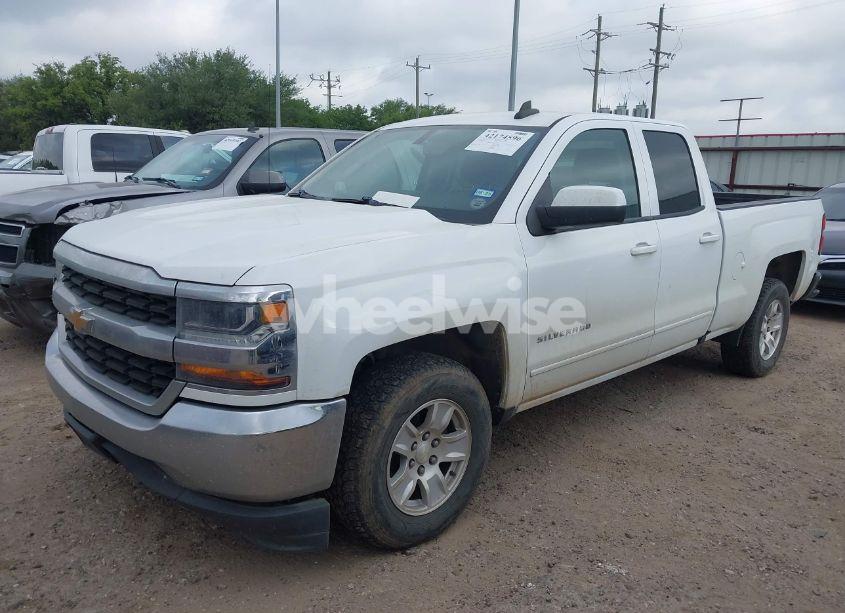 Photo 2 of 2018 Chevrolet Silverado 1500 1LT (VIN 2GCRCREC6J1110773)
