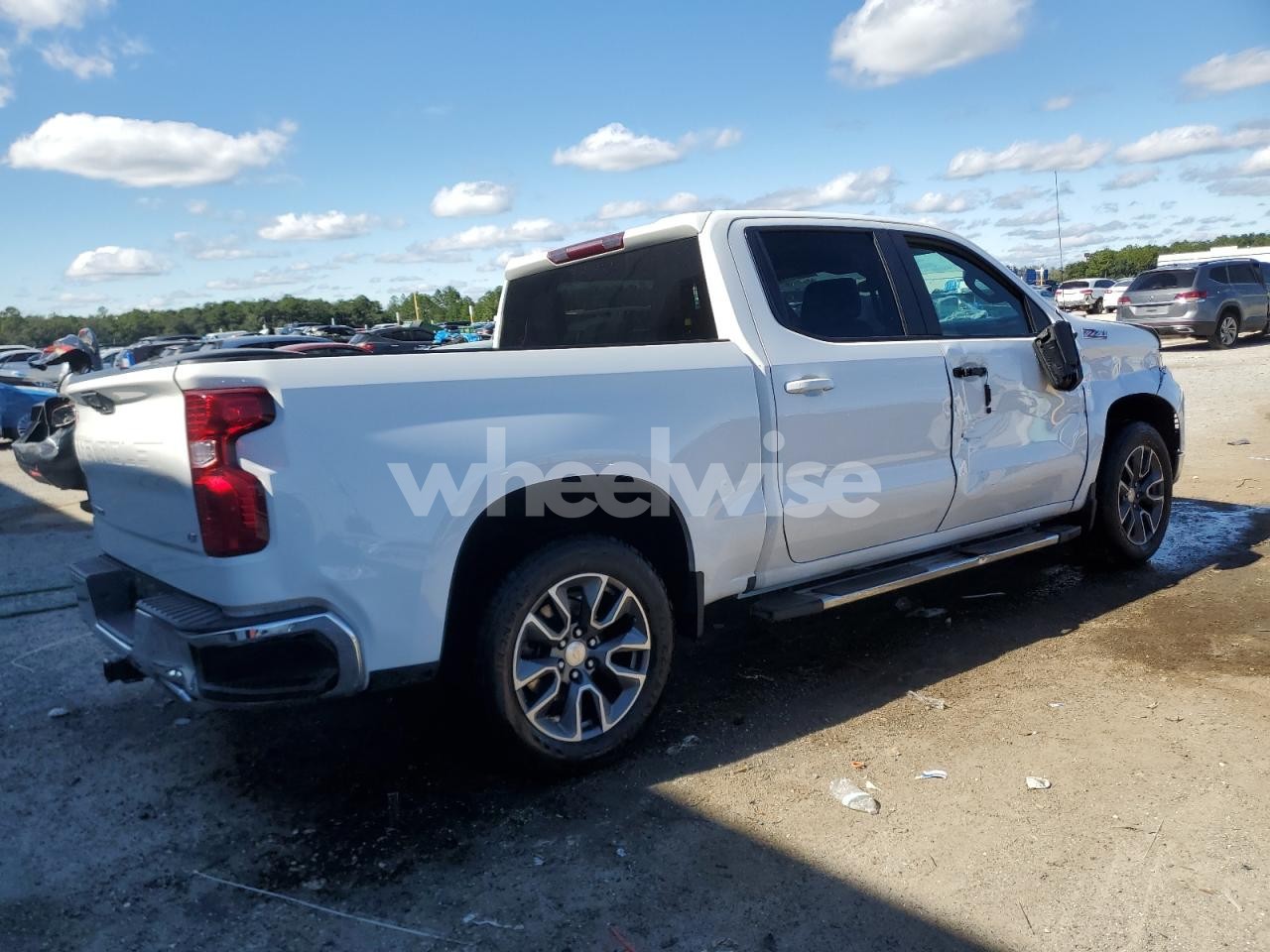 Photo 3 of 2022 CHEVROLET SILVERADO K1500 LT (VIN 2GCUDDED0N1517643)