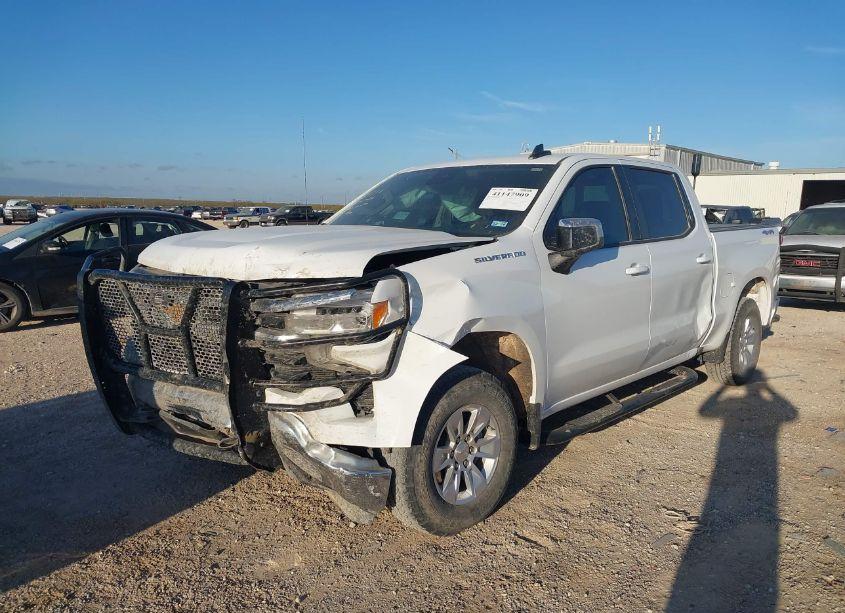 Photo 2 of 2023 Chevrolet Silverado 1500 4WD STANDARD BED LT (VIN 2GCUDDED0P1143831)
