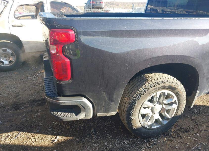 Photo 4 of 2023 Chevrolet Silverado 1500 4WD STANDARD BED LT (VIN 2GCUDDED8P1127005)