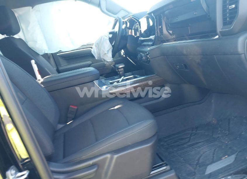 Photo 5 of 2024 Chevrolet Silverado 1500 4WD SHORT BED LT (VIN 2GCUDDED8R1224465)