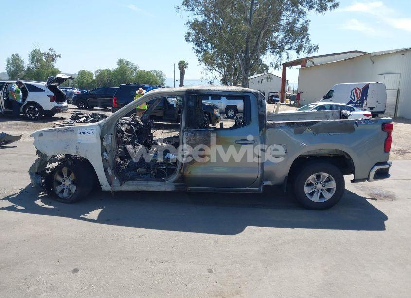Photo 13 of 2024 Chevrolet Silverado 1500 (VIN 2GCUDDEDXR1135111)