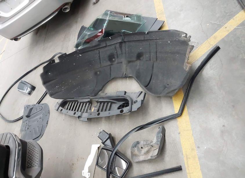 Photo 12 of 2024 Chevrolet Silverado 1500 4WD SHORT BED LT (VIN 2GCUDDEDXR1208736)