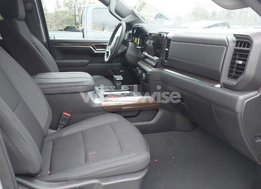 Photo 5 of 2024 Chevrolet Silverado 1500 4WD SHORT BED RST (VIN 2GCUDEED0R1270233)