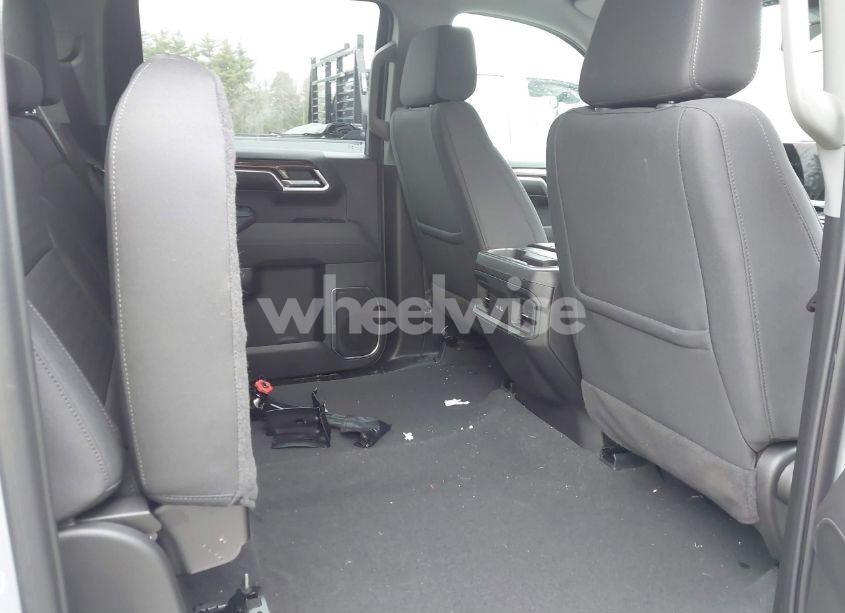 Photo 8 of 2024 Chevrolet Silverado 1500 4WD SHORT BED RST (VIN 2GCUDEED0R1270233)