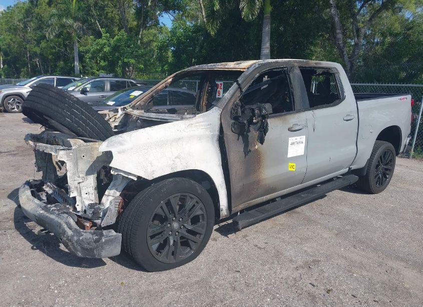Photo 2 of 2024 Chevrolet Silverado 1500 (VIN 2GCUDEED2R1228369)