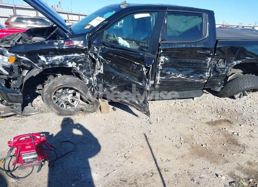 Photo 6 of 2023 Chevrolet Silverado 1500 4WD SHORT BED RST (VIN 2GCUDEED6P1128904)