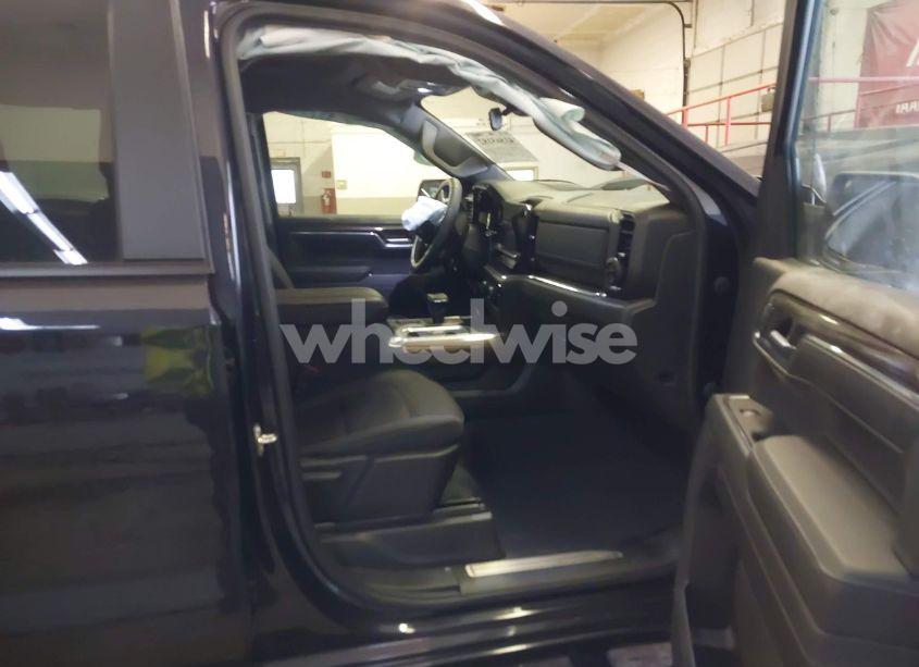 Photo 5 of 2024 Chevrolet Silverado 1500 4WD SHORT BED RST (VIN 2GCUDEED6R1134124)