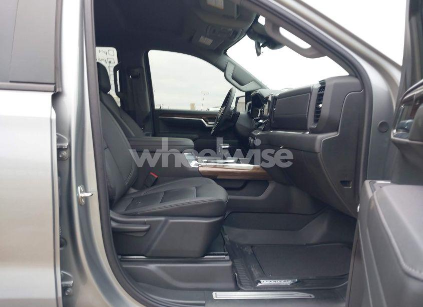 Photo 5 of 2024 Chevrolet Silverado 1500 4WD SHORT BED RST (VIN 2GCUDEED6R1247703)