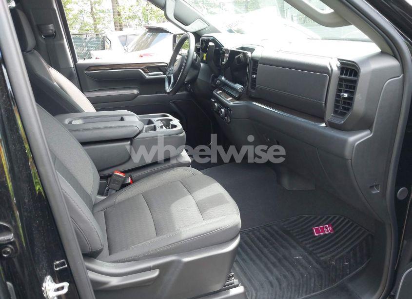 Photo 5 of 2025 Chevrolet Silverado 1500 4WD STANDARD BED LT (VIN 2GCUKDED3S1143384)