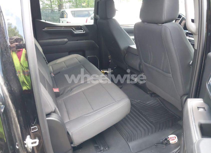 Photo 8 of 2025 Chevrolet Silverado 1500 4WD STANDARD BED LT (VIN 2GCUKDED3S1143384)