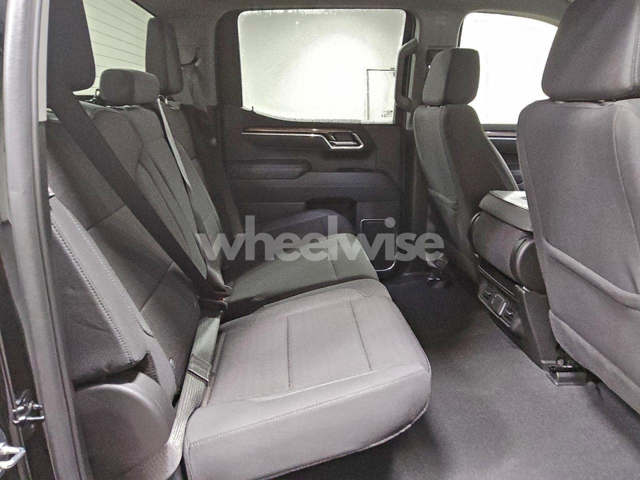 Photo 10 of 2026 CHEVROLET SILVERADO K1500 LT (VIN 2GCUKDED8T1106252)