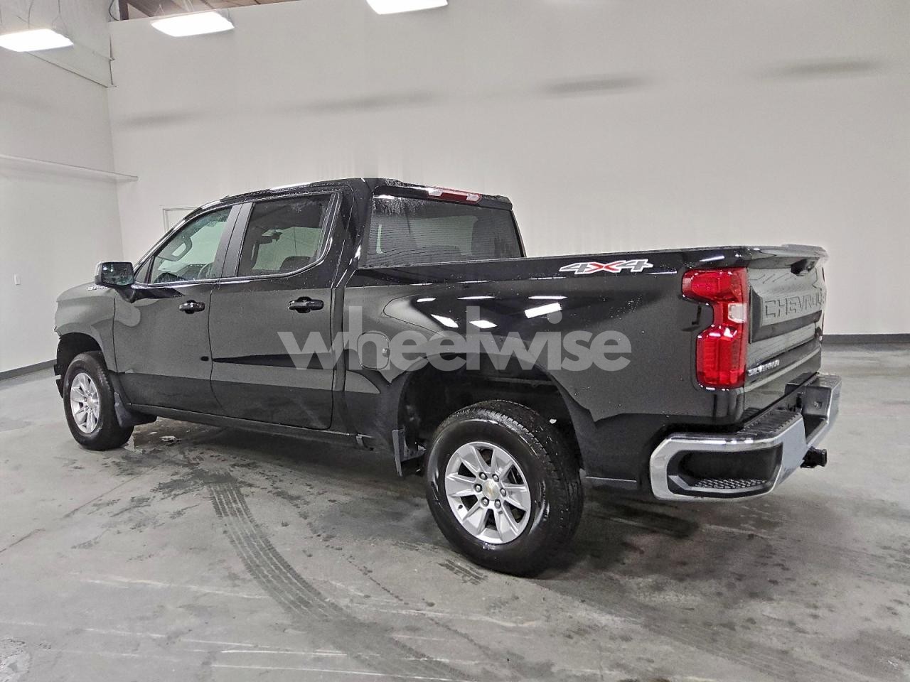 Photo 2 of 2026 CHEVROLET SILVERADO K1500 LT (VIN 2GCUKDED8T1106252)