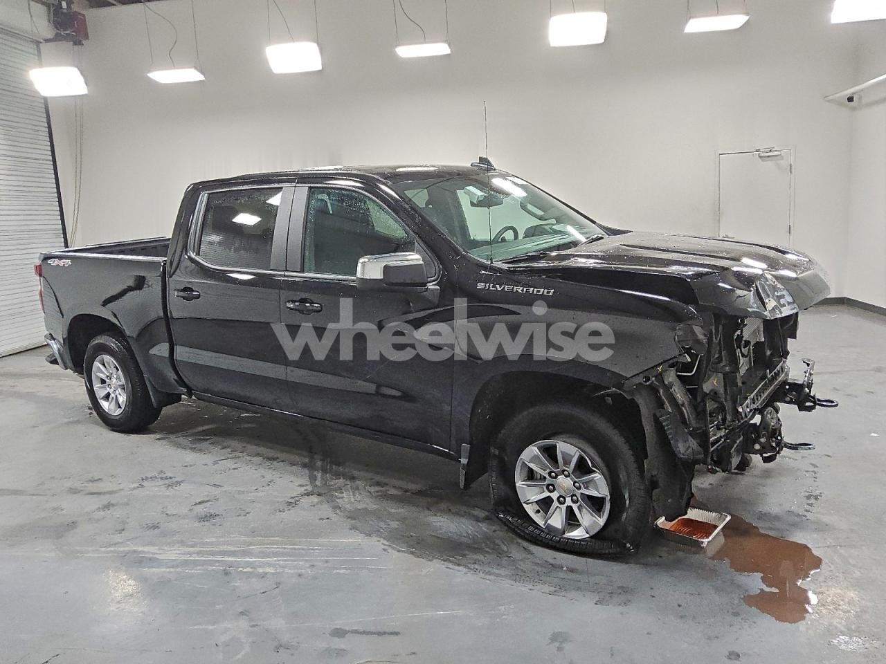 Photo 4 of 2026 CHEVROLET SILVERADO K1500 LT (VIN 2GCUKDED8T1106252)