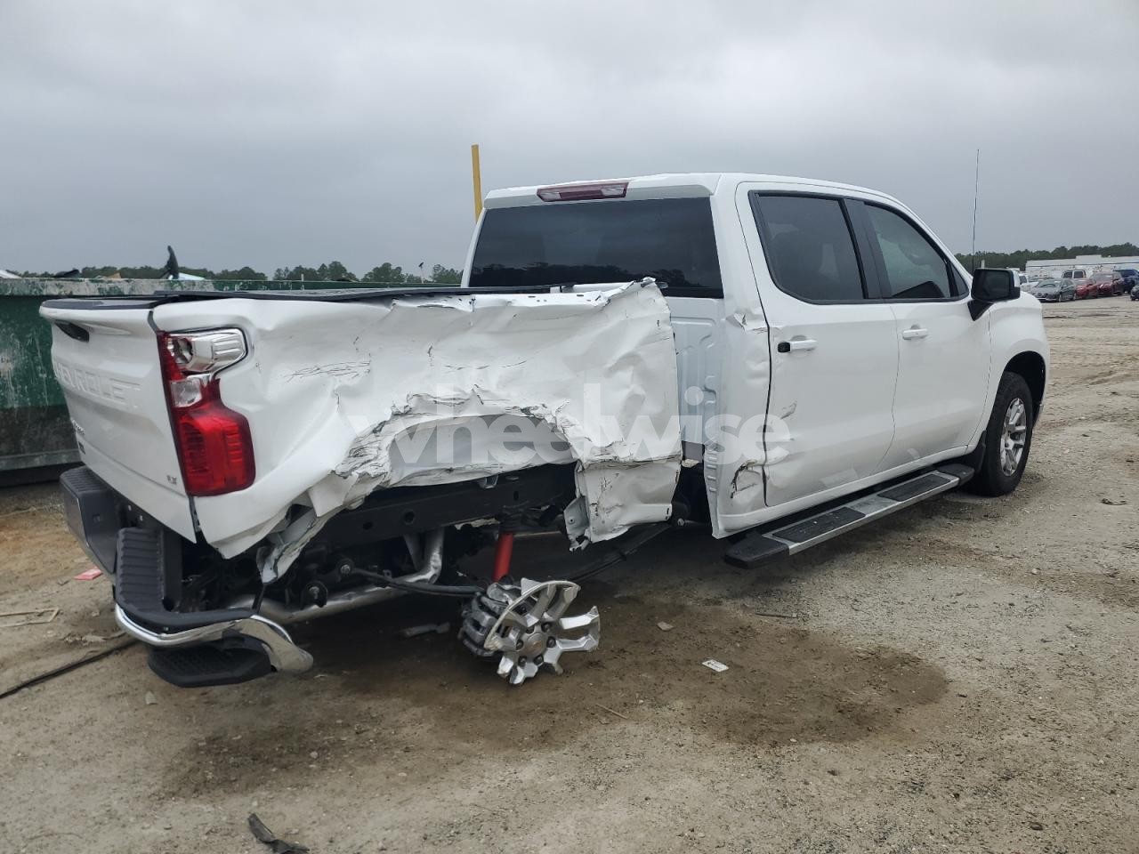 Photo 3 of 2026 CHEVROLET SILVERADO K1500 LT (VIN 2GCUKDED9T1103702)