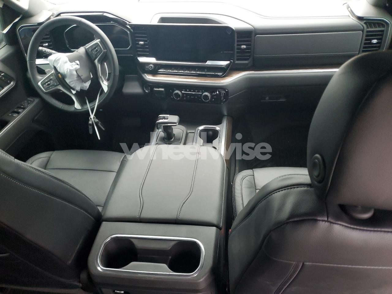 Photo 8 of 2026 CHEVROLET SILVERADO K1500 LT (VIN 2GCUKDED9T1103702)