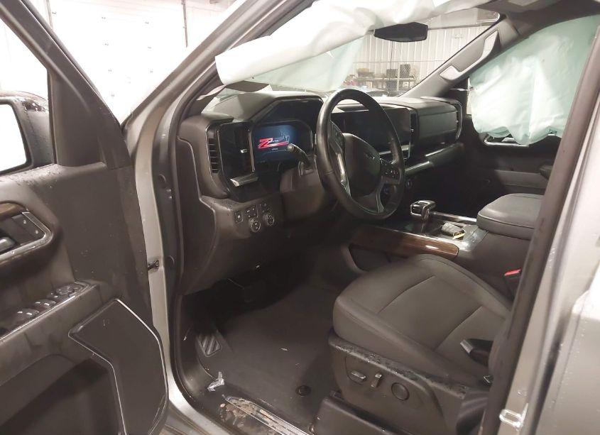 Photo 5 of 2025 Chevrolet Silverado 1500 4WD SHORT BED RST (VIN 2GCUKEED5S1105788)