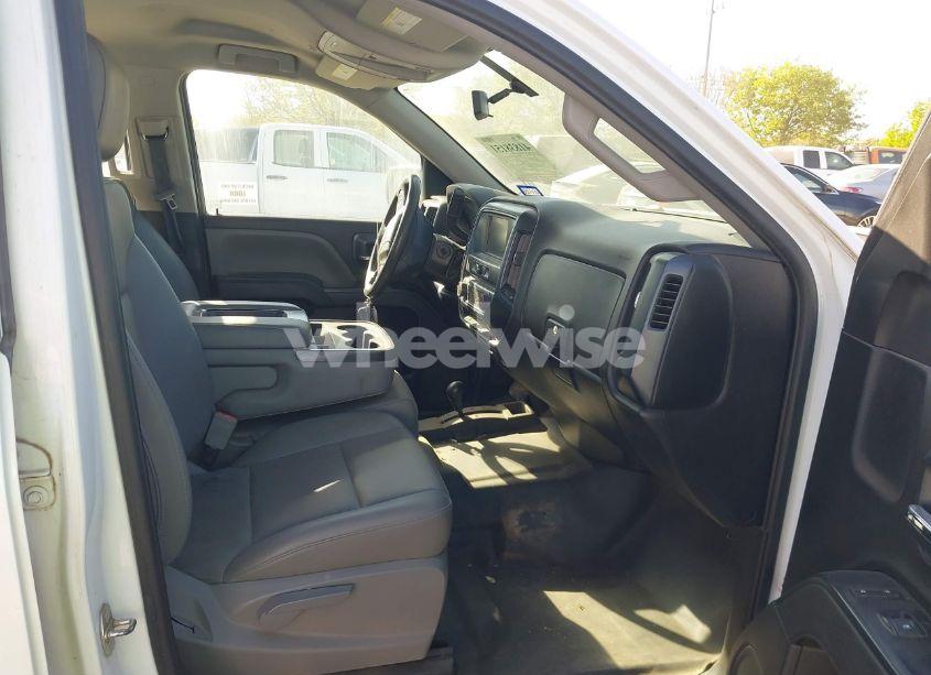 Photo 5 of 2019 Chevrolet Silverado 1500 LD WT (VIN 2GCVKNEC8K1159436)