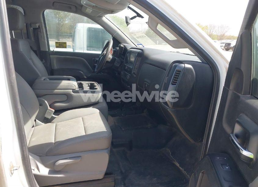 Photo 5 of 2019 Chevrolet Silverado 1500 LD WT (VIN 2GCVKNECXK1162337)