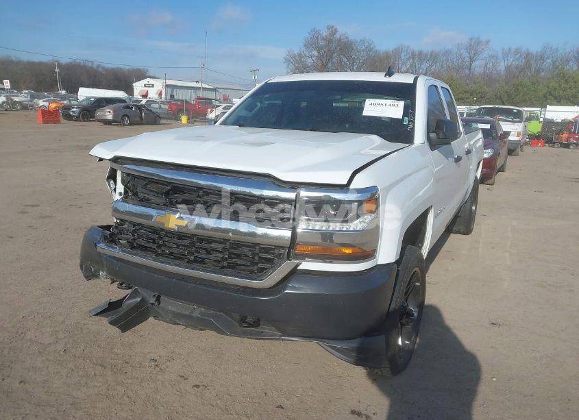 Photo 2 of 2019 Chevrolet Silverado 1500 LD WT (VIN 2GCVKNECXK1194124)