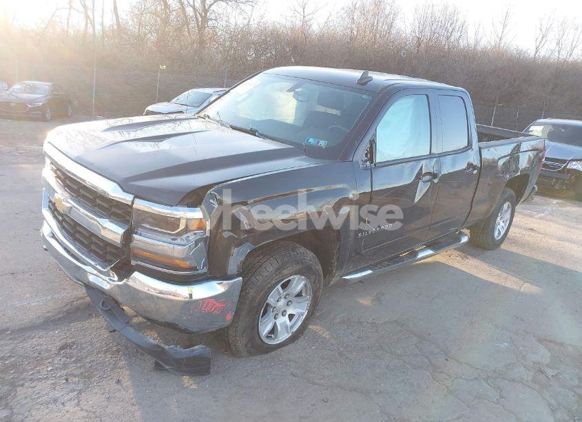 Photo 2 of 2019 Chevrolet Silverado 1500 LD LT (VIN 2GCVKPEC0K1103888)
