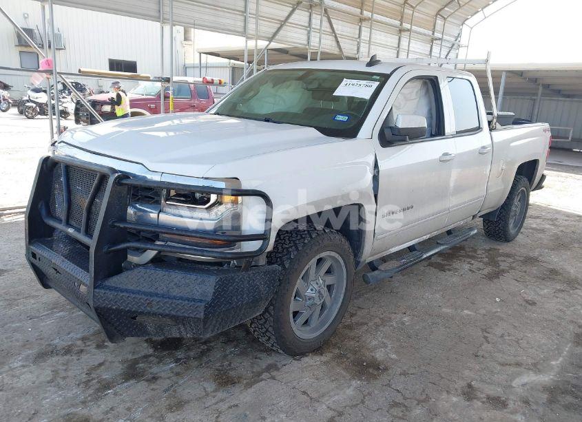 Photo 2 of 2019 Chevrolet Silverado 1500 LD LT (VIN 2GCVKPEC0K1182222)