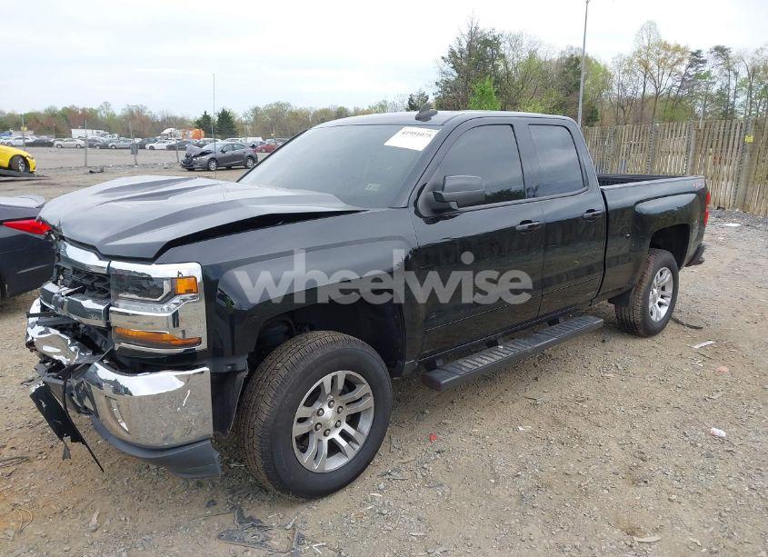Photo 2 of 2019 Chevrolet Silverado 1500 LD LT (VIN 2GCVKPEC1K1128072)