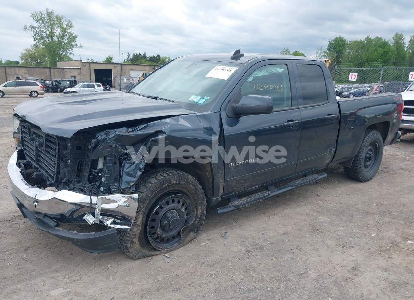 Photo 2 of 2019 Chevrolet Silverado 1500 LD LT (VIN 2GCVKPEC1K1181936)