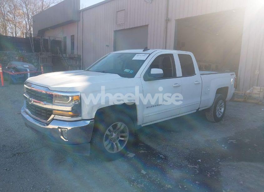 Photo 2 of 2019 Chevrolet Silverado 1500 LD LT (VIN 2GCVKPEC1K1187235)