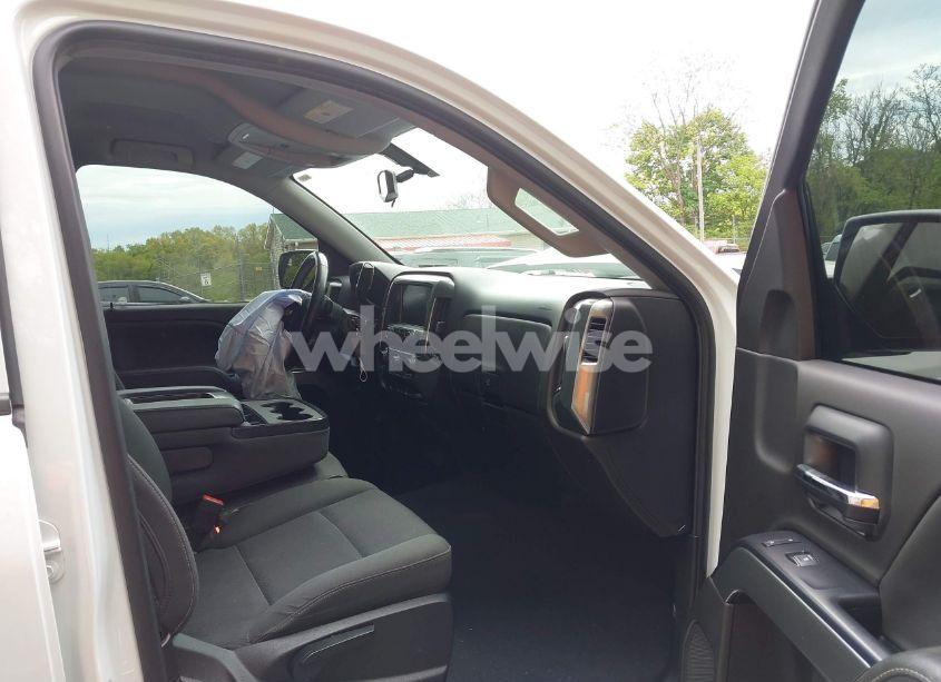 Photo 5 of 2019 Chevrolet Silverado 1500 LD LT (VIN 2GCVKPEC1K1201750)