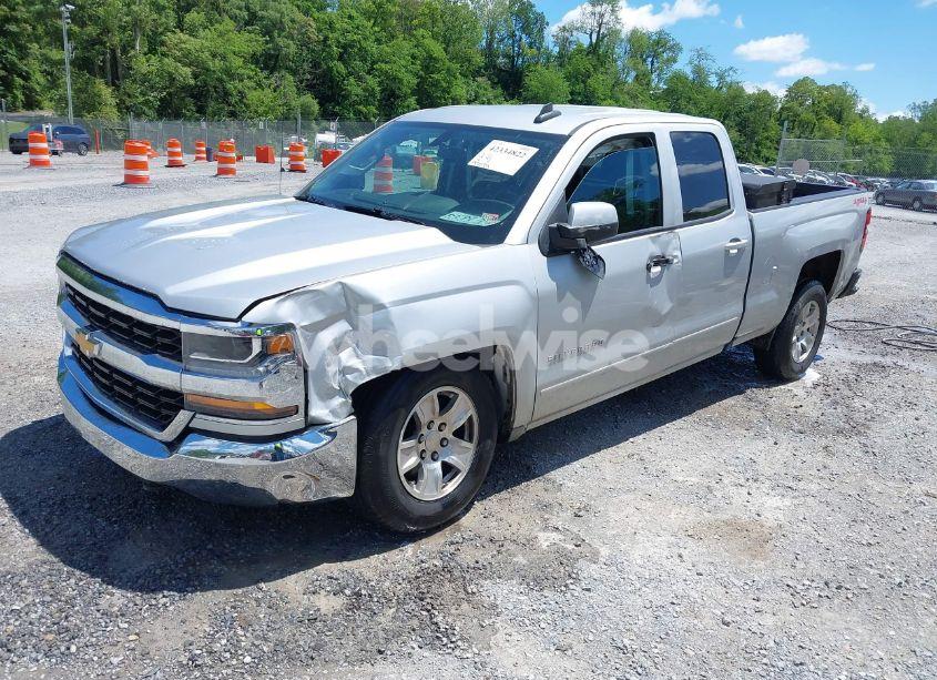 Photo 2 of 2019 Chevrolet Silverado 1500 LD LT (VIN 2GCVKPEC2K1158309)